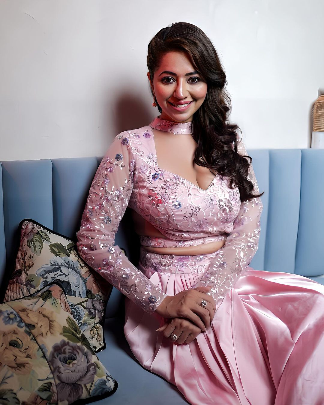 HINDI TV ACTRESS RIDHEEMA TIWARI STILLS IN PINK LEHENGA CHOLI 4